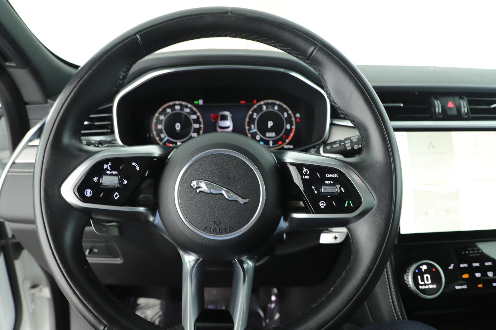 Used 2025 Jaguar F-PACE R-Dynamic S AWD/4WD image 17