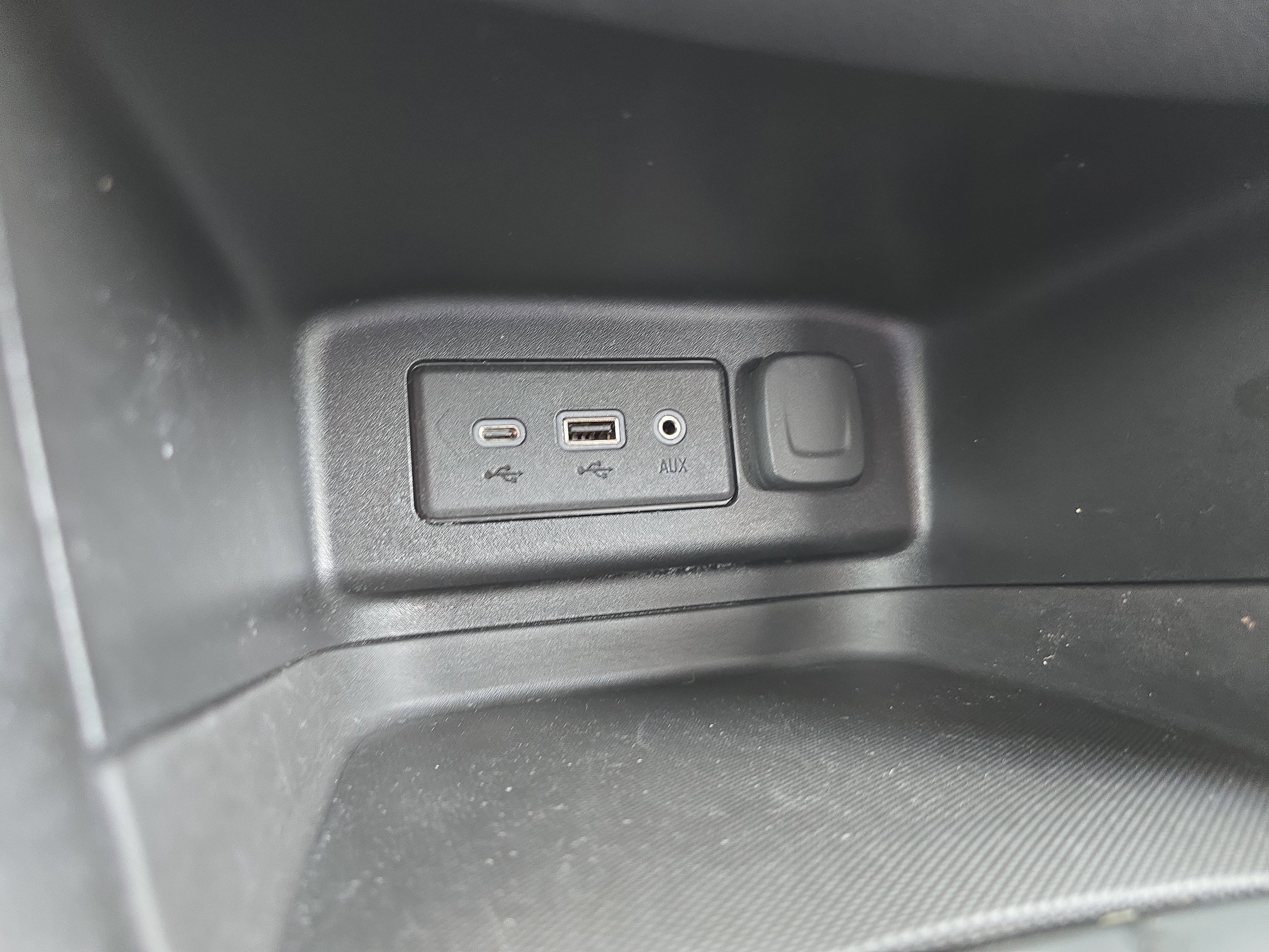 Used 2021 Chevrolet Equinox LT w/ LPO, Cargo Package image 27