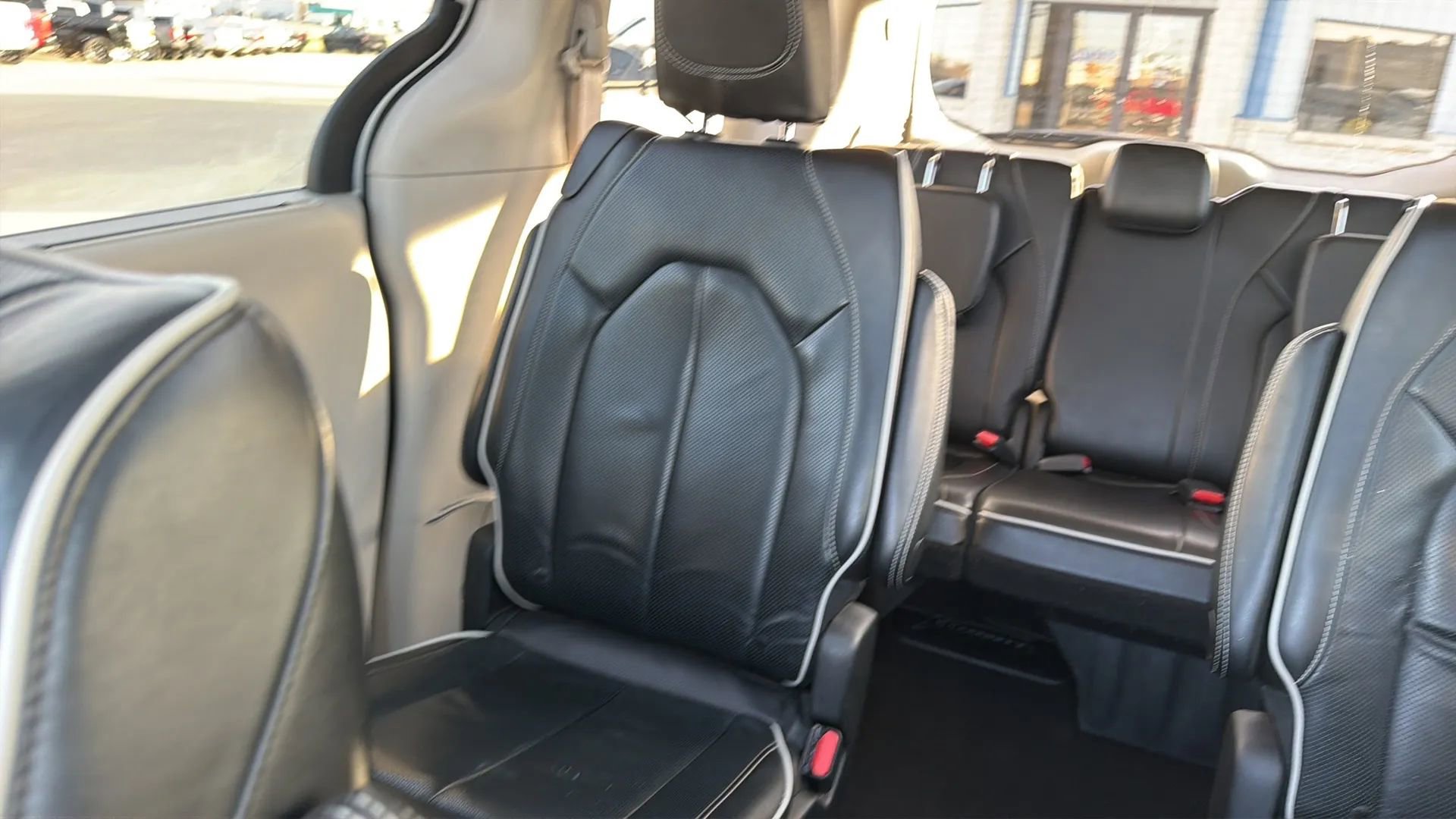 Used 2022 Chrysler Pacifica Limited image 97