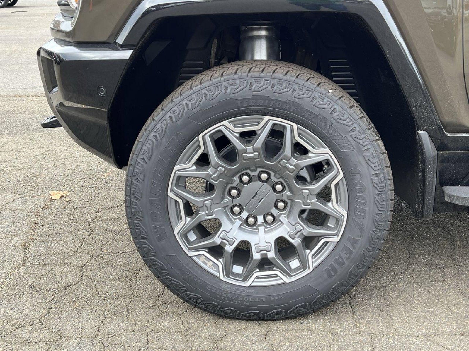 New 2025 GMC Hummer EV 3X w/ LPO, Roof Cross Rail Package image 5