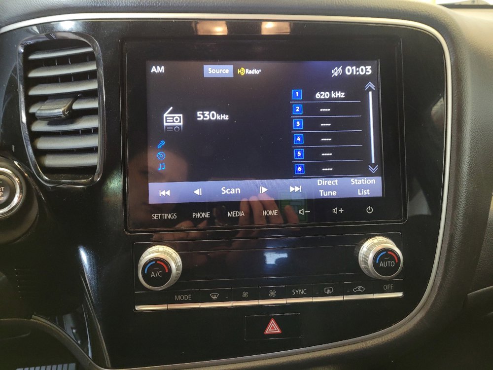 Used 2020 Mitsubishi Outlander SE AWD/4WD image 25