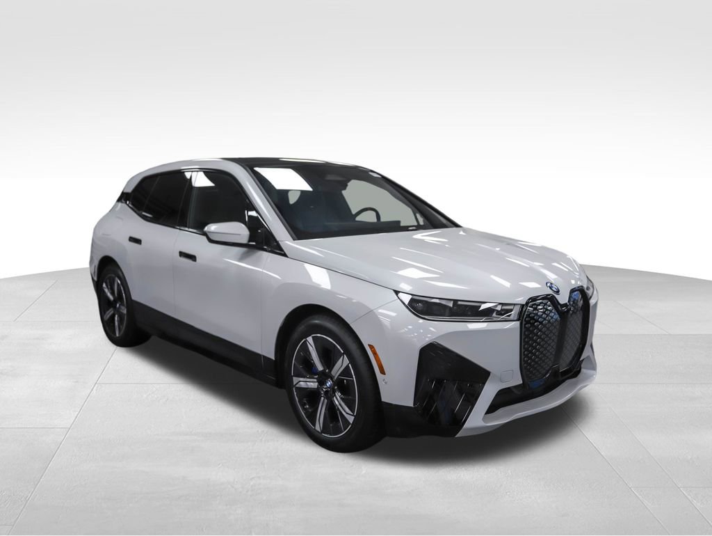 Used 2025 BMW iX M60 w/ Luxury Package image 7