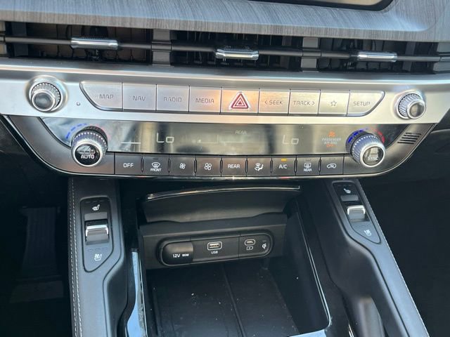 Used 2023 Kia Telluride EX w/ EX Captain's Chair Package image 23