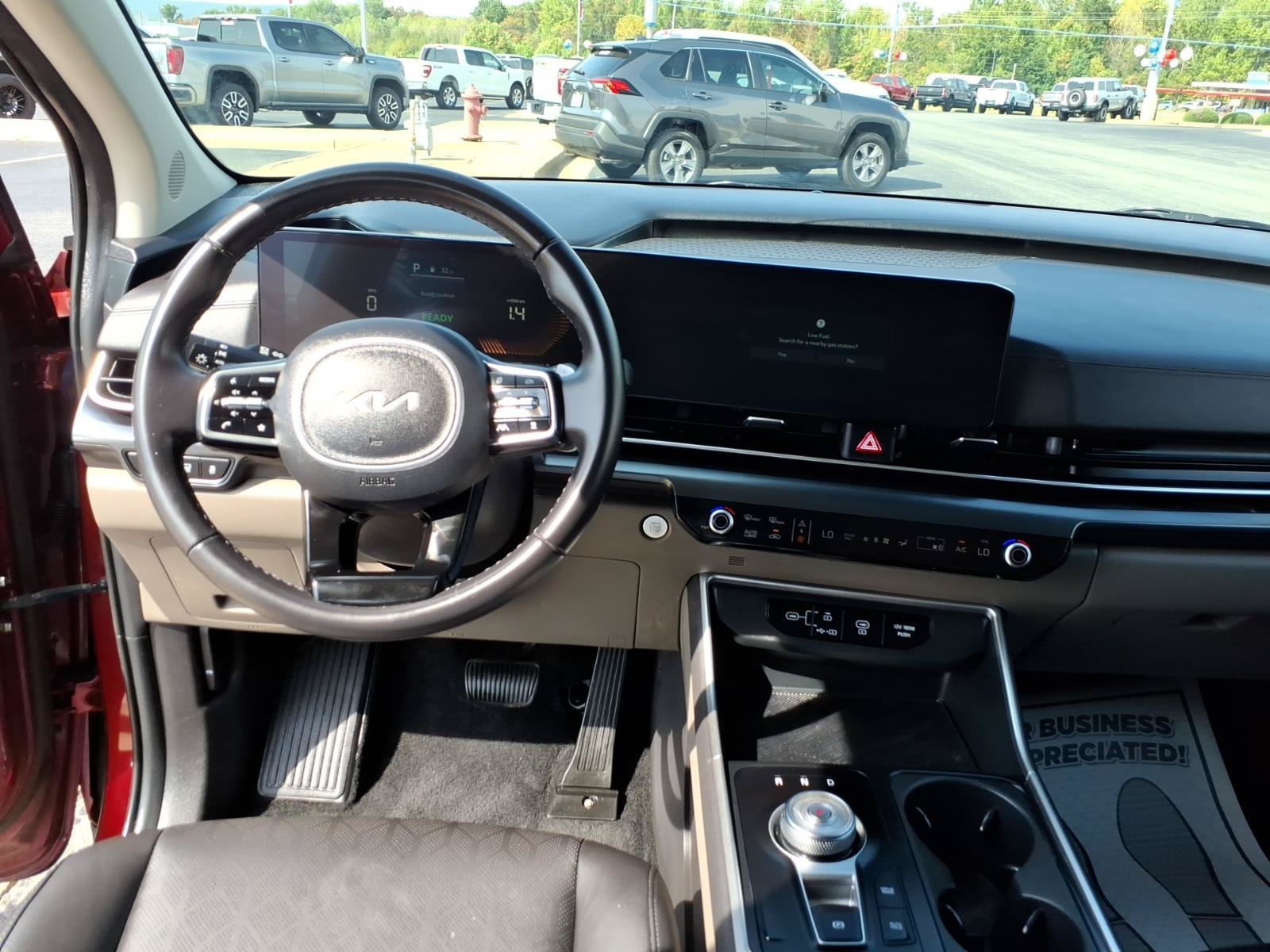 Used 2025 Kia Carnival LXS FWD image 8