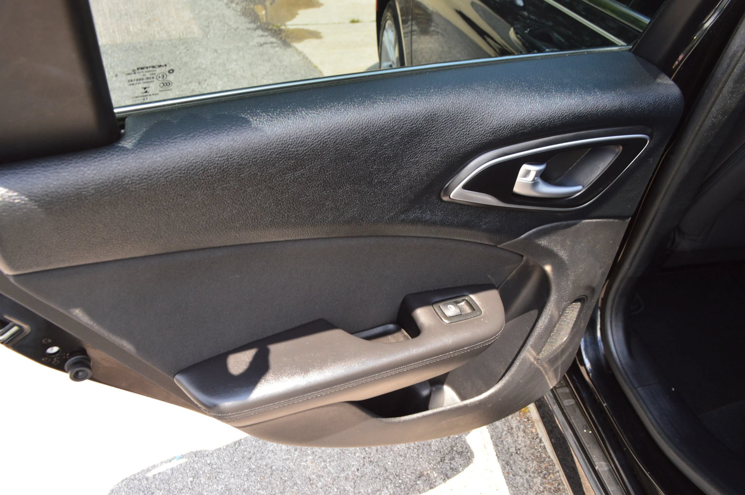 Used 2016 Chrysler 200 Limited FWD image 18