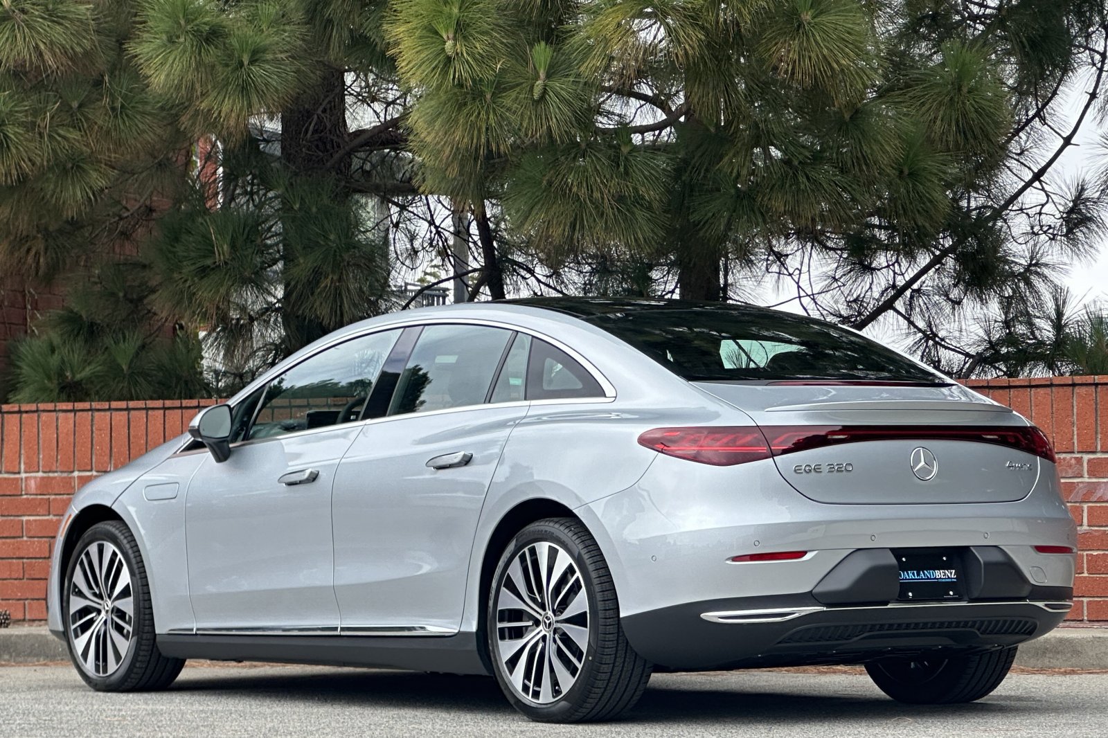 New 2026 Mercedes-Benz EQE 320 4MATIC Sedan image 6