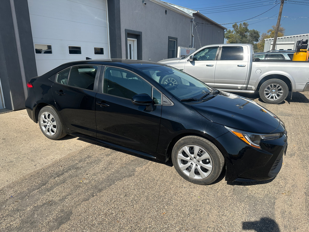 Used 2025 Toyota Corolla LE image 1