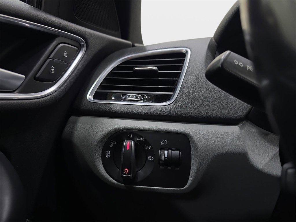 Used 2018 Audi Q3 2.0T Premium Plus w/ Premium Plus Package image 25