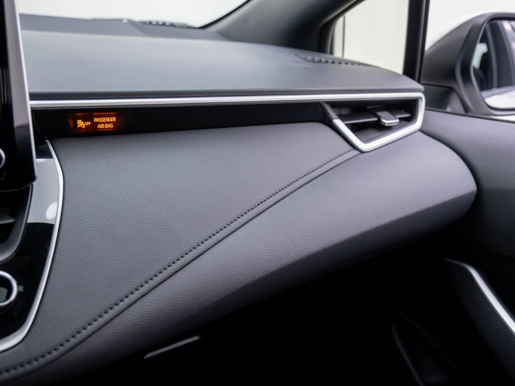 Used 2020 Toyota Corolla SE w/ SE Premium Package image 26