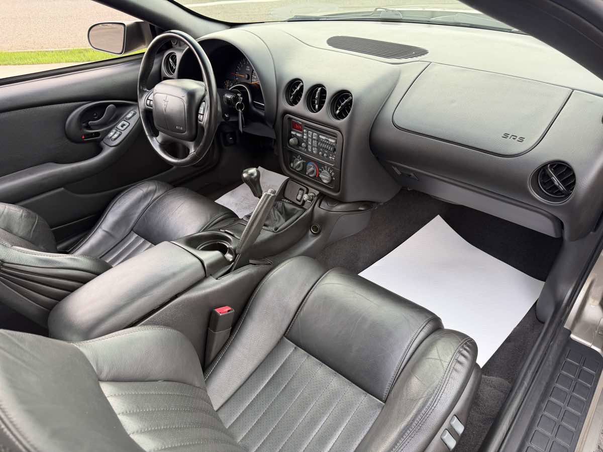 Used 2000 Pontiac Firebird Formula w/ Security Pkg RWD image 17