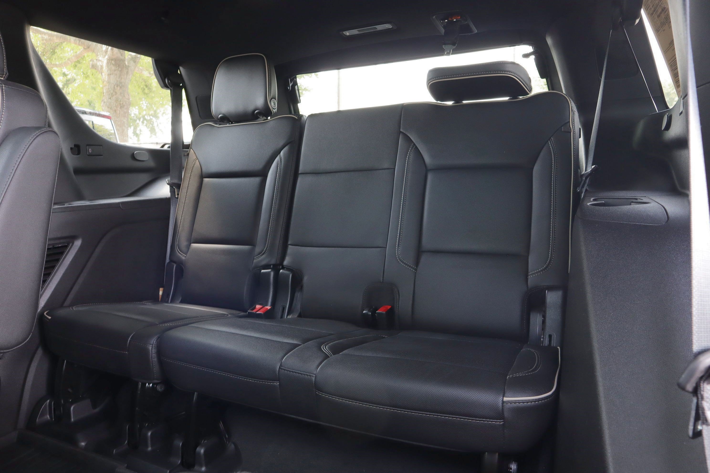 Used 2022 GMC Yukon SLT w/ SLT Premium Package RWD image 11