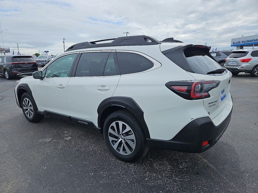 Used 2025 Subaru Outback Premium AWD/4WD image 4