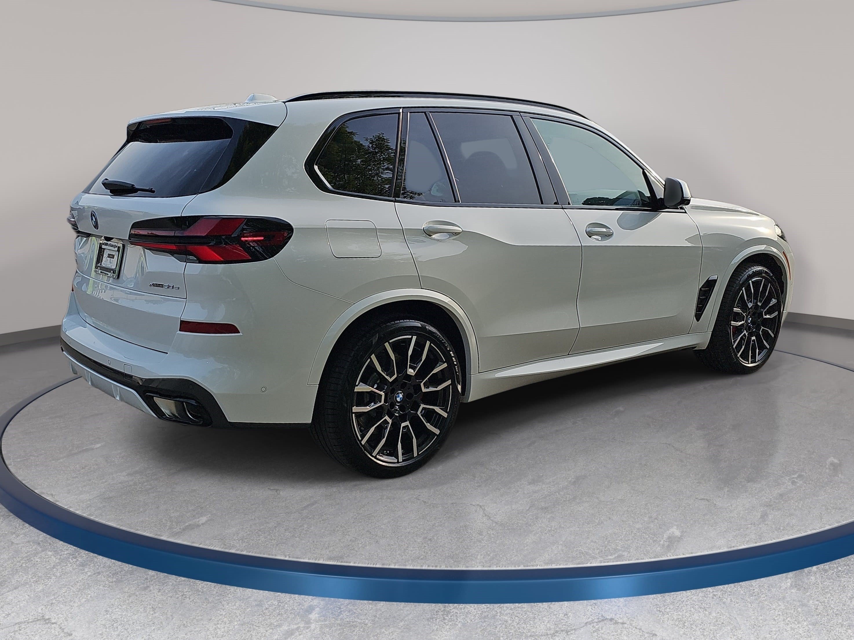 New 2026 BMW X5 xDrive50e w/ M Sport Package AWD/4WD image 5