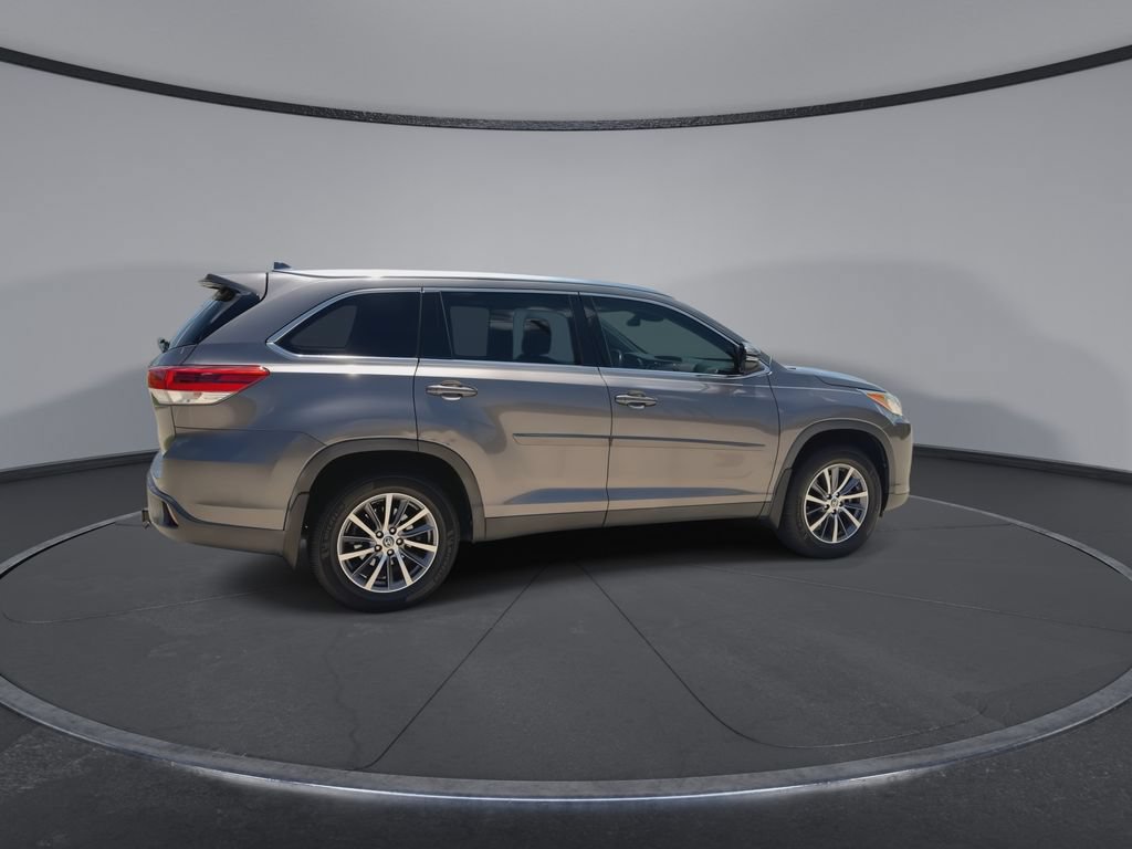 Used 2019 Toyota Highlander XLE FWD image 9