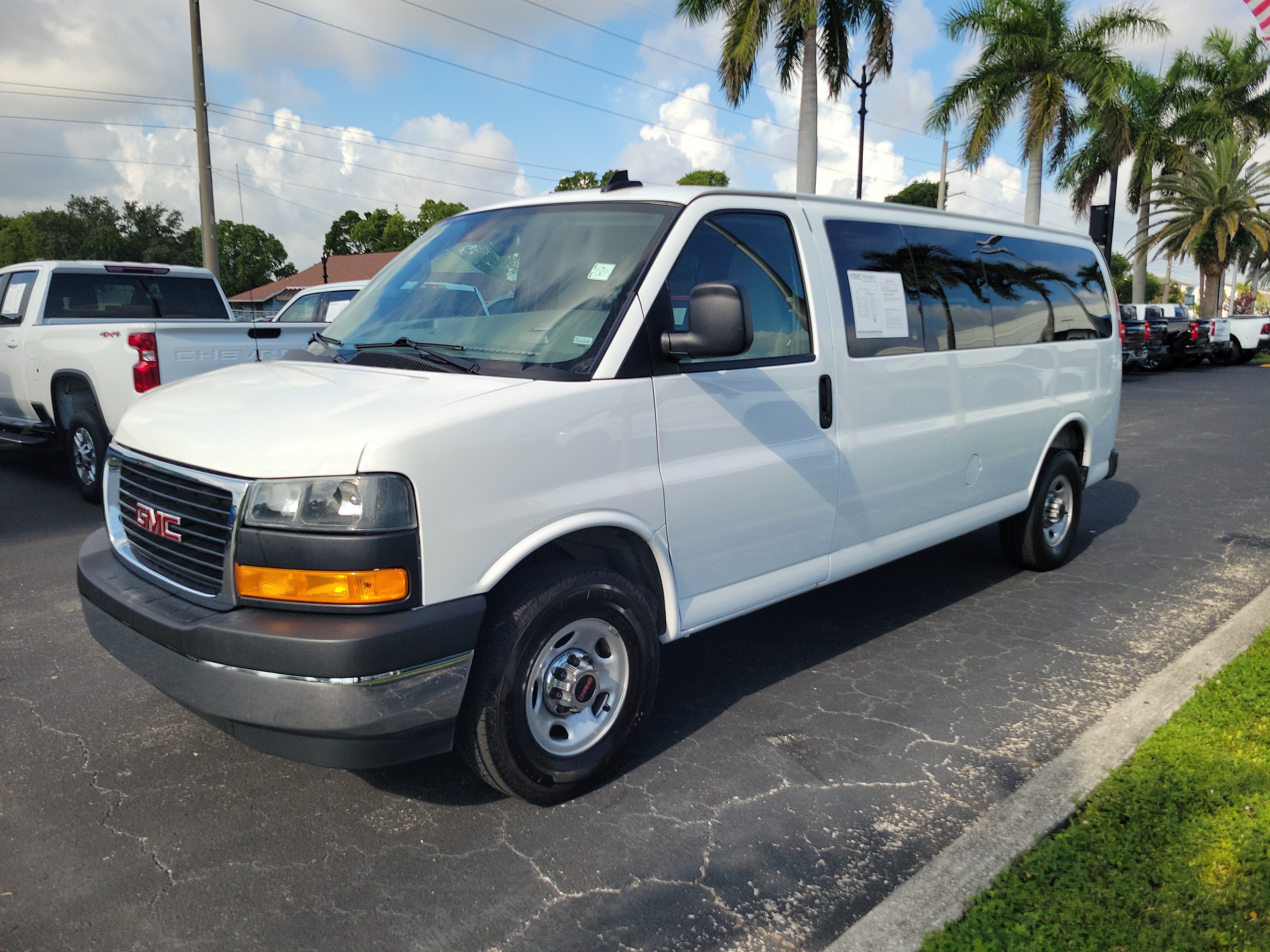 Used 2025 GMC Savana 3500 LT w/ LT Preferred Equipment Group RWD image 2
