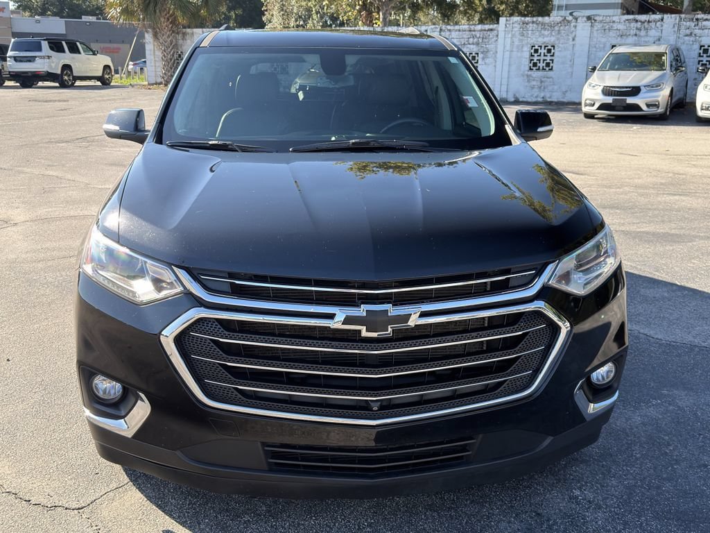 Used 2021 Chevrolet Traverse LT w/ LT Premium Package FWD image 3