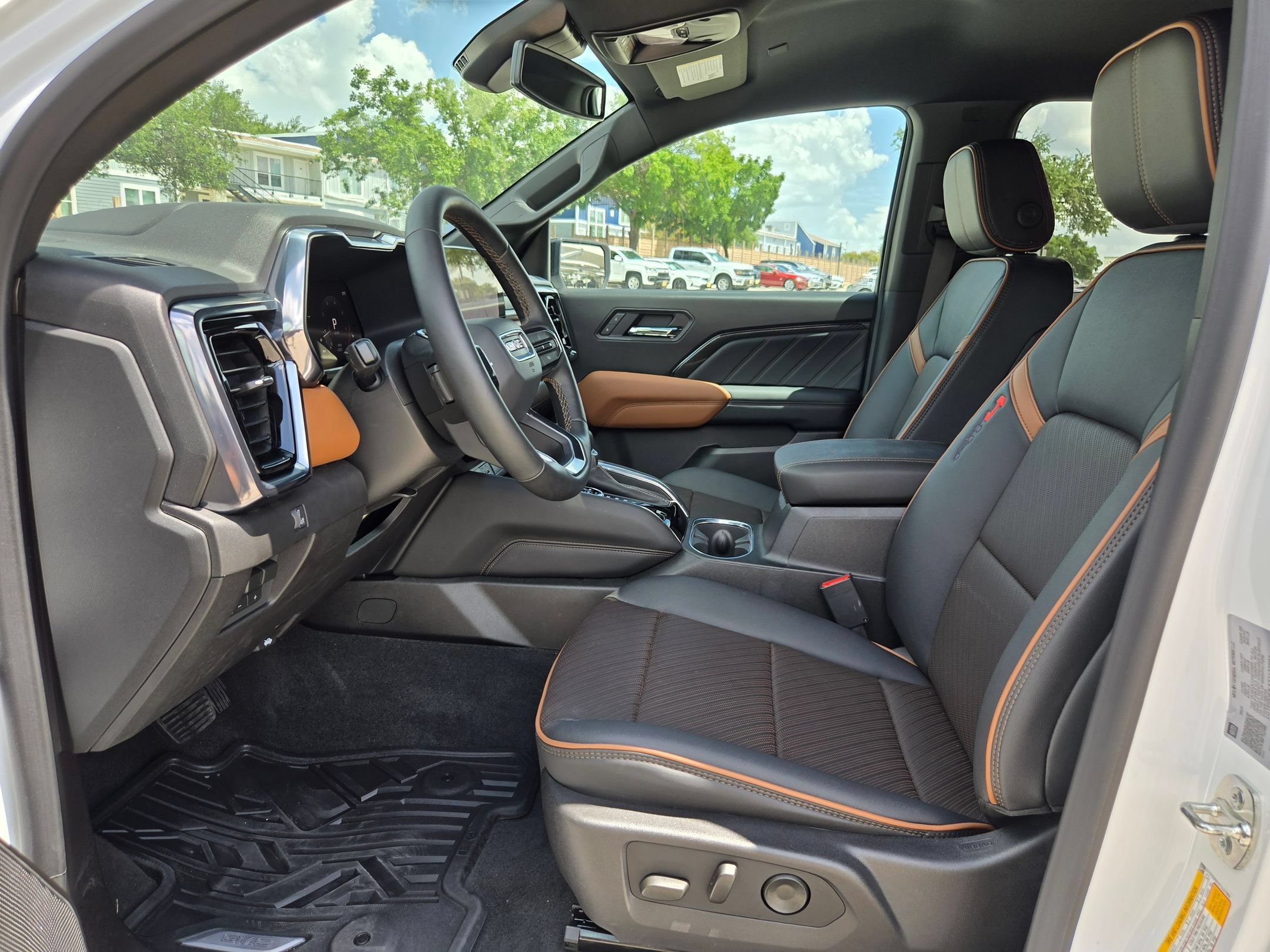 Used 2026 GMC Canyon AT4 w/ AT4 Premium Package AWD/4WD image 10