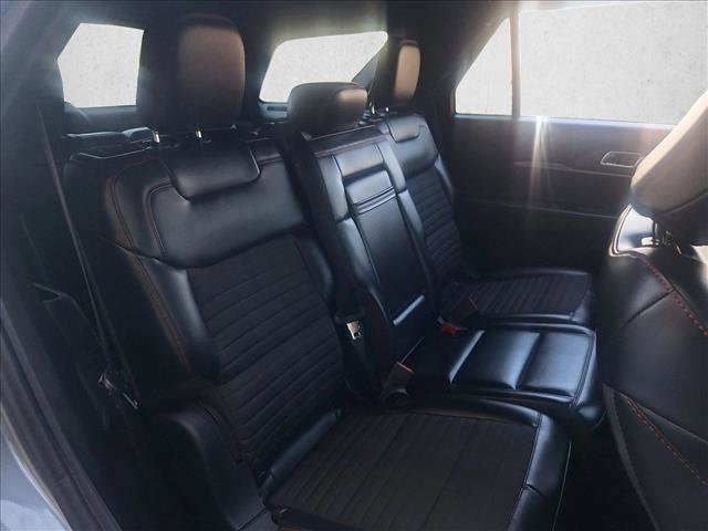 Used 2025 Ford Explorer ST-Line w/ ST-Line Street Pack image 18