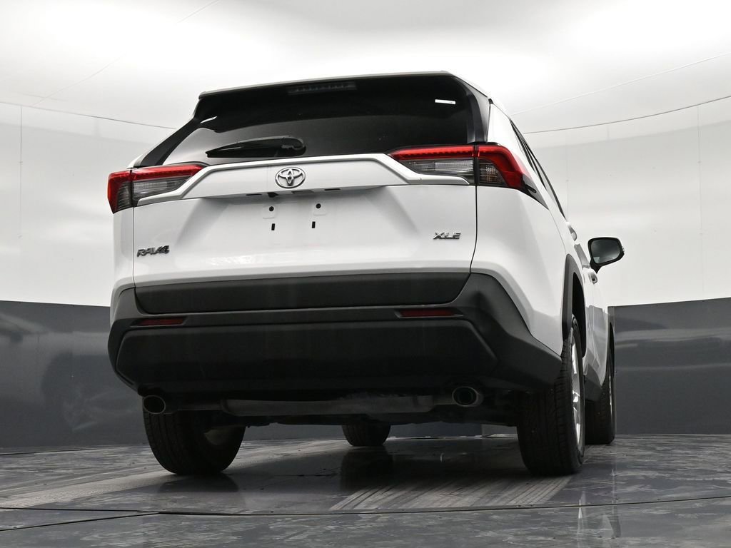 Used 2021 Toyota RAV4 XLE w/ Convenience Package image 22