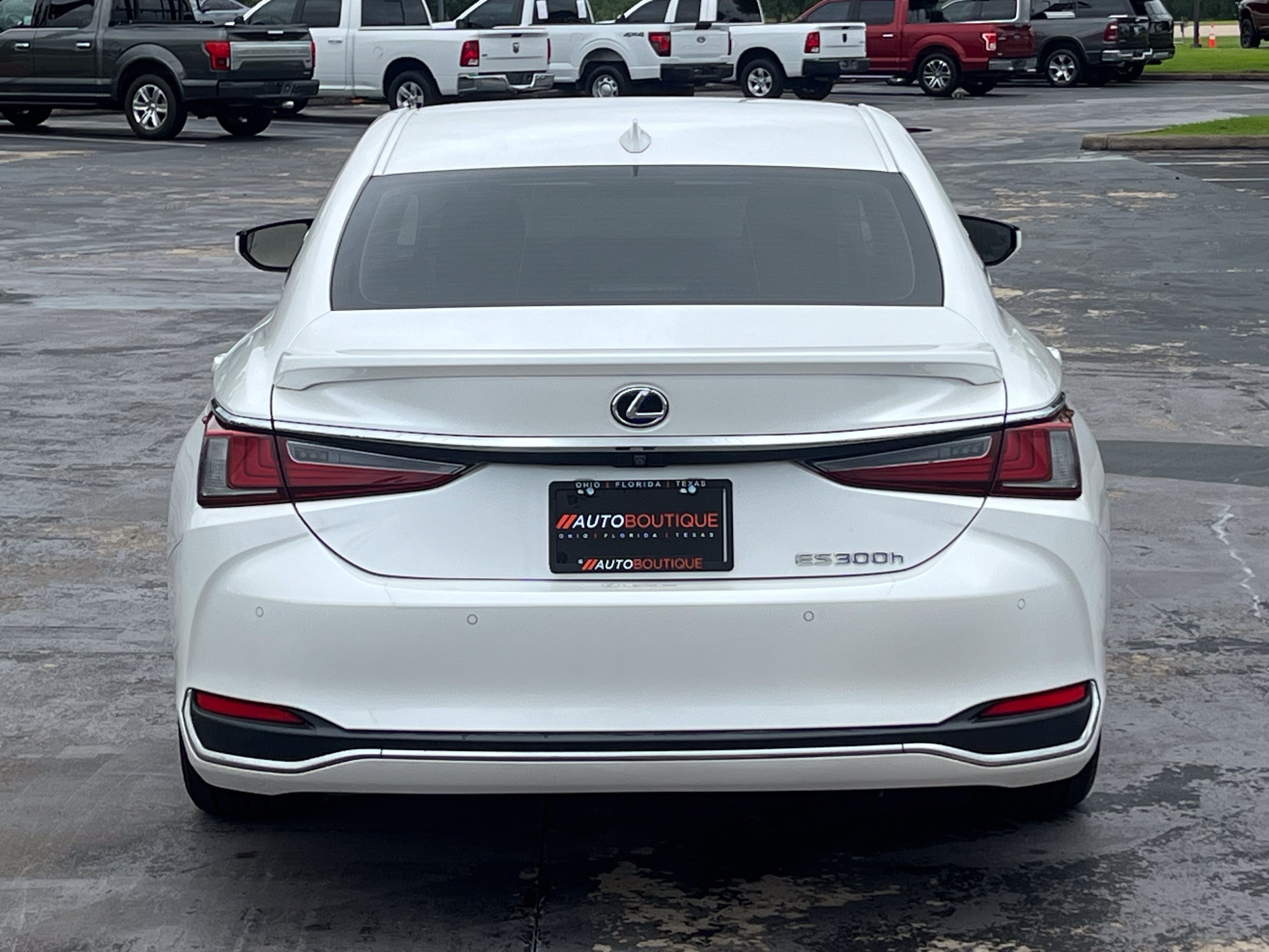 Used 2019 Lexus ES 300h Ultra Luxury w/ Accessory Package 2 FWD image 8