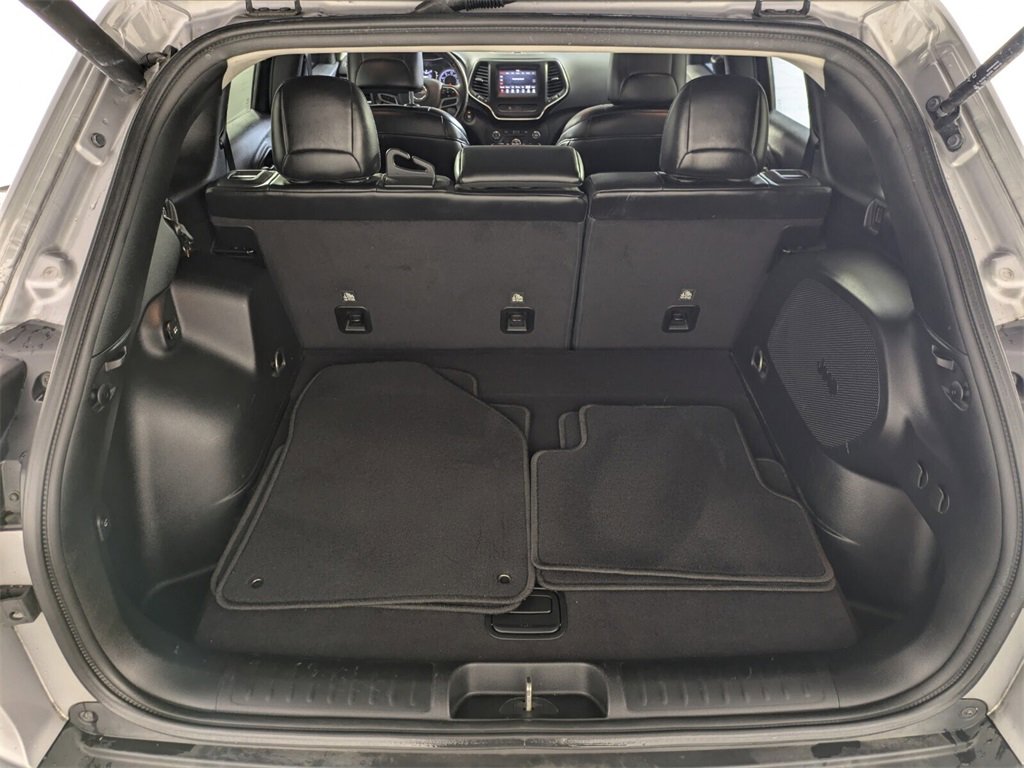 Used 2019 Jeep Cherokee Latitude Plus w/ Comfort/Convenience Group image 17