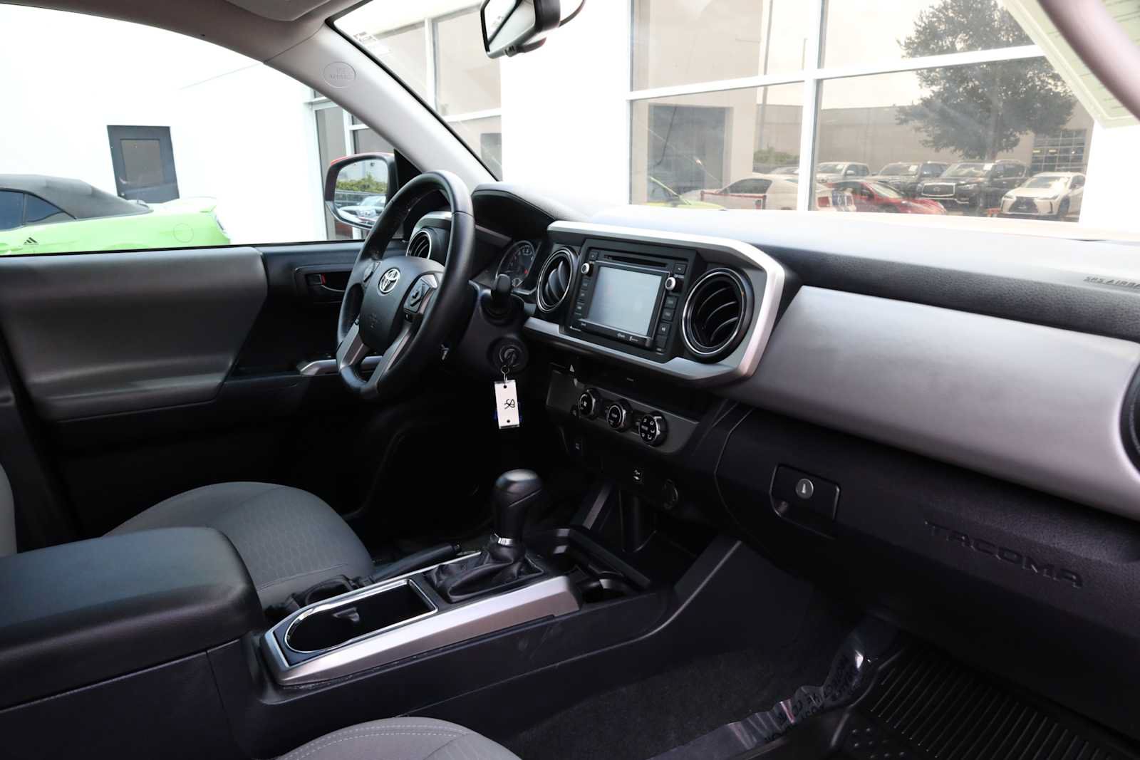 Used 2017 Toyota Tacoma SR5 RWD image 13