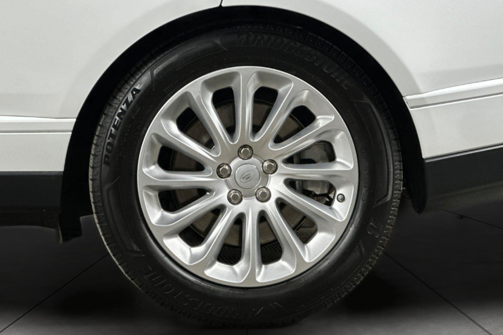 Used 2019 Land Rover Range Rover HSE AWD/4WD image 25