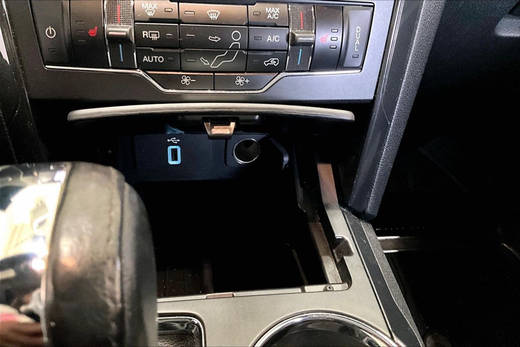 Used 2018 Ford Explorer XLT w/ XLT Appearance Package AWD/4WD image 16