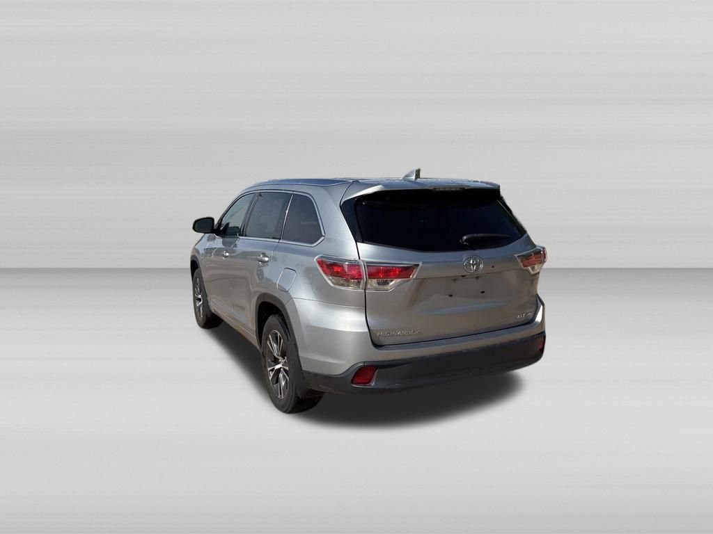 Used 2016 Toyota Highlander XLE AWD/4WD image 5