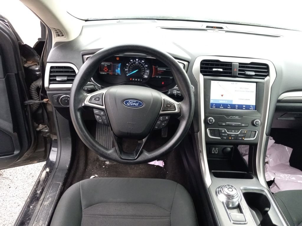 Used 2020 Ford Fusion SE FWD image 23