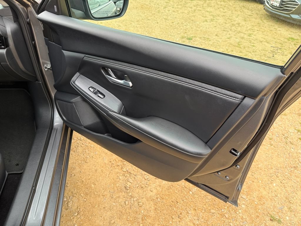 Used 2025 Nissan Sentra SV FWD image 39