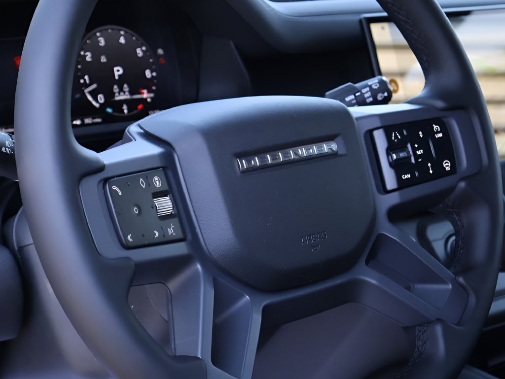 New 2026 Land Rover Defender 130 X-Dynamic SE AWD/4WD image 19