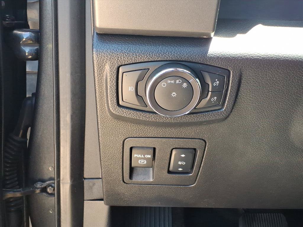 Used 2018 Ford Expedition XLT w/ Equipment Group 201A AWD/4WD image 17
