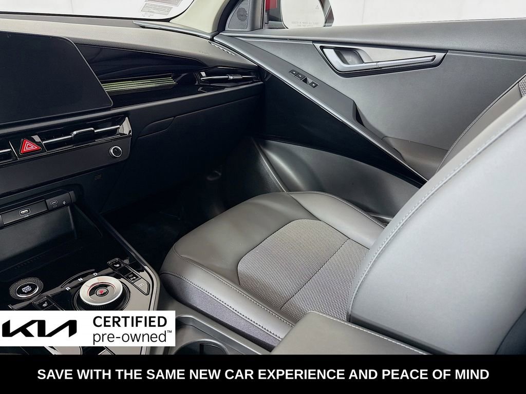 Certified 2025 Kia Niro LX image 27
