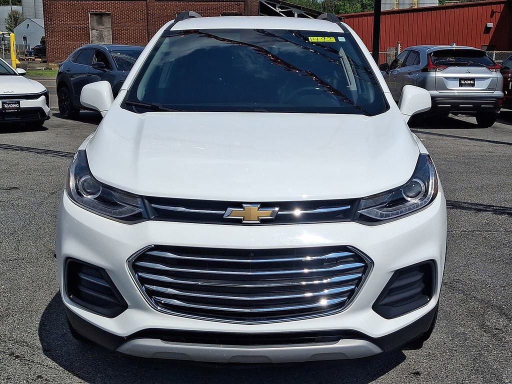 Used 2020 Chevrolet Trax LT w/ LT Convenience Package AWD/4WD image 2