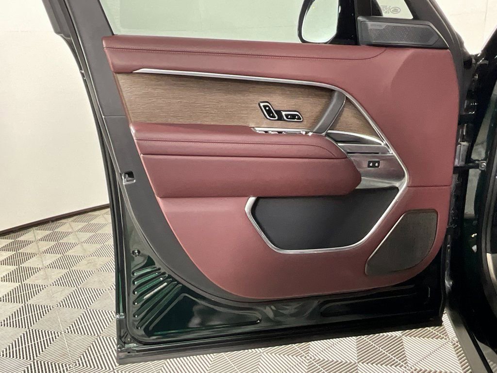 Used 2025 Land Rover Range Rover Long Wheelbase Autobiography image 18