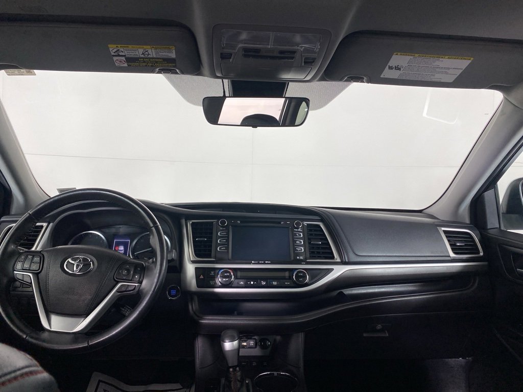 Used 2019 Toyota Highlander SE image 15