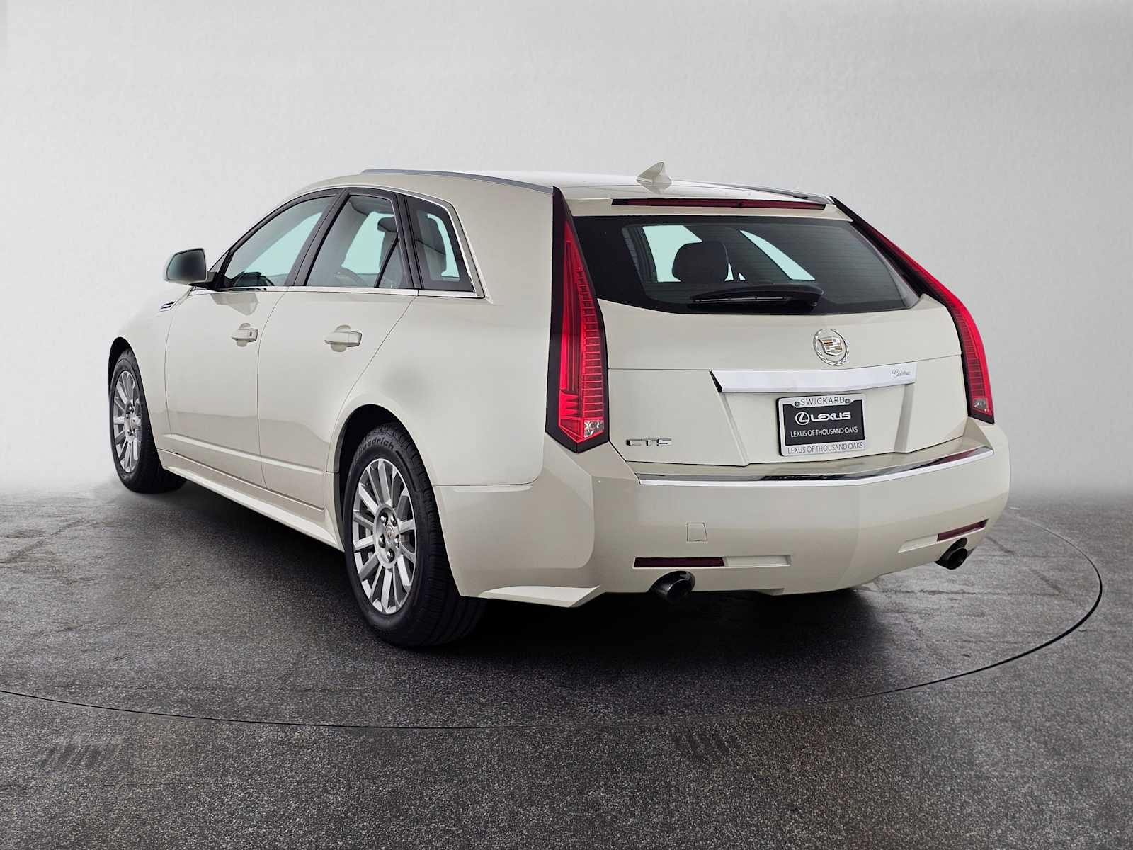 Used 2010 Cadillac CTS Luxury RWD image 5