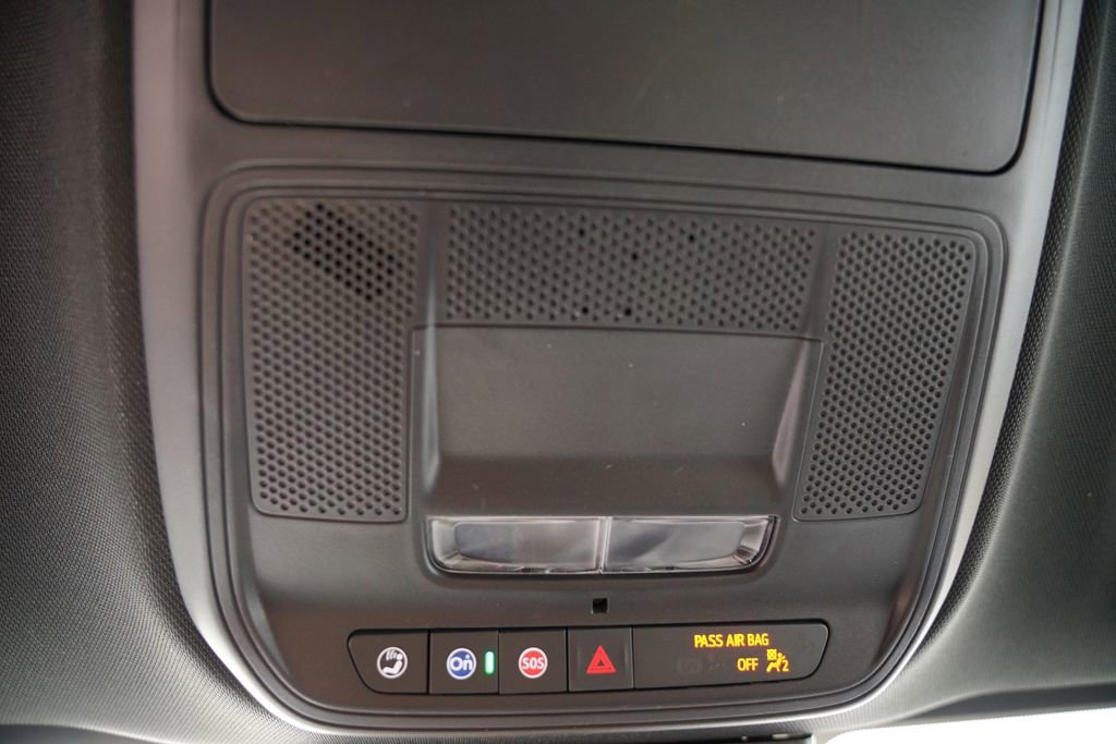 Used 2025 Chevrolet Traverse LT image 40