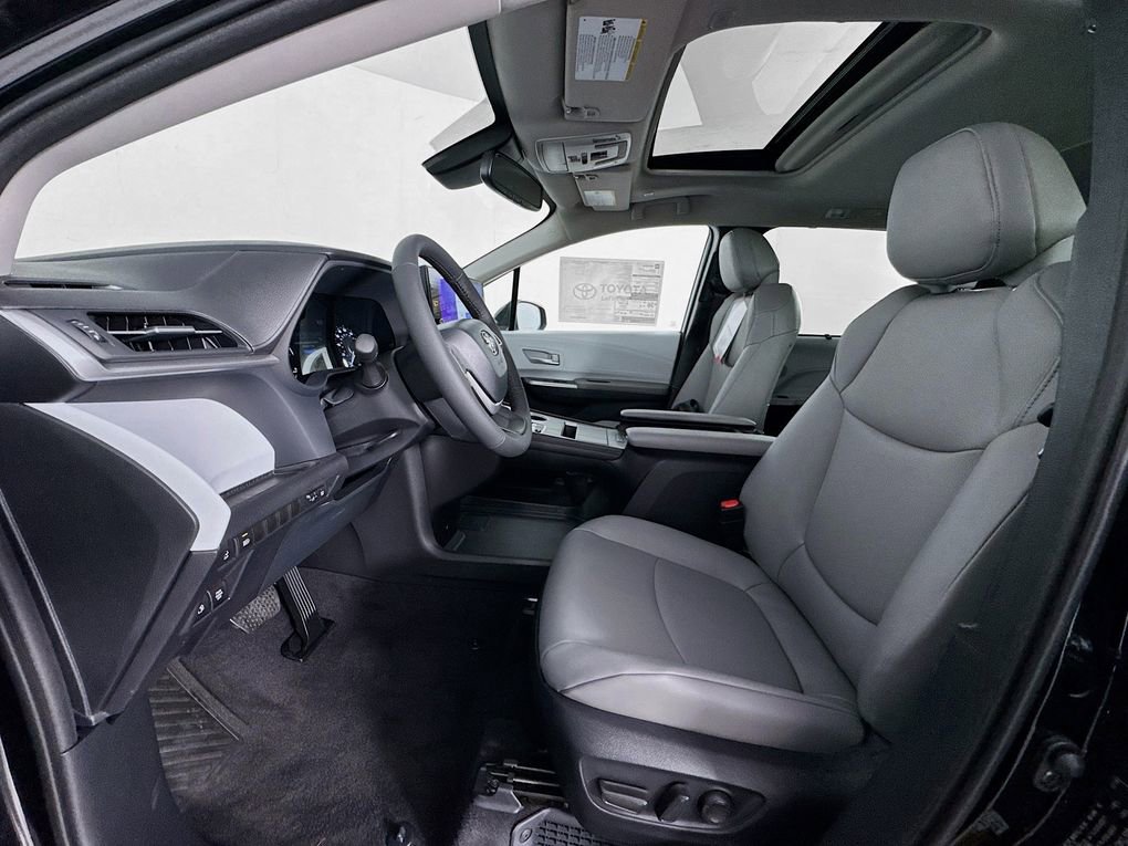 New 2026 Toyota Sienna XLE image 14