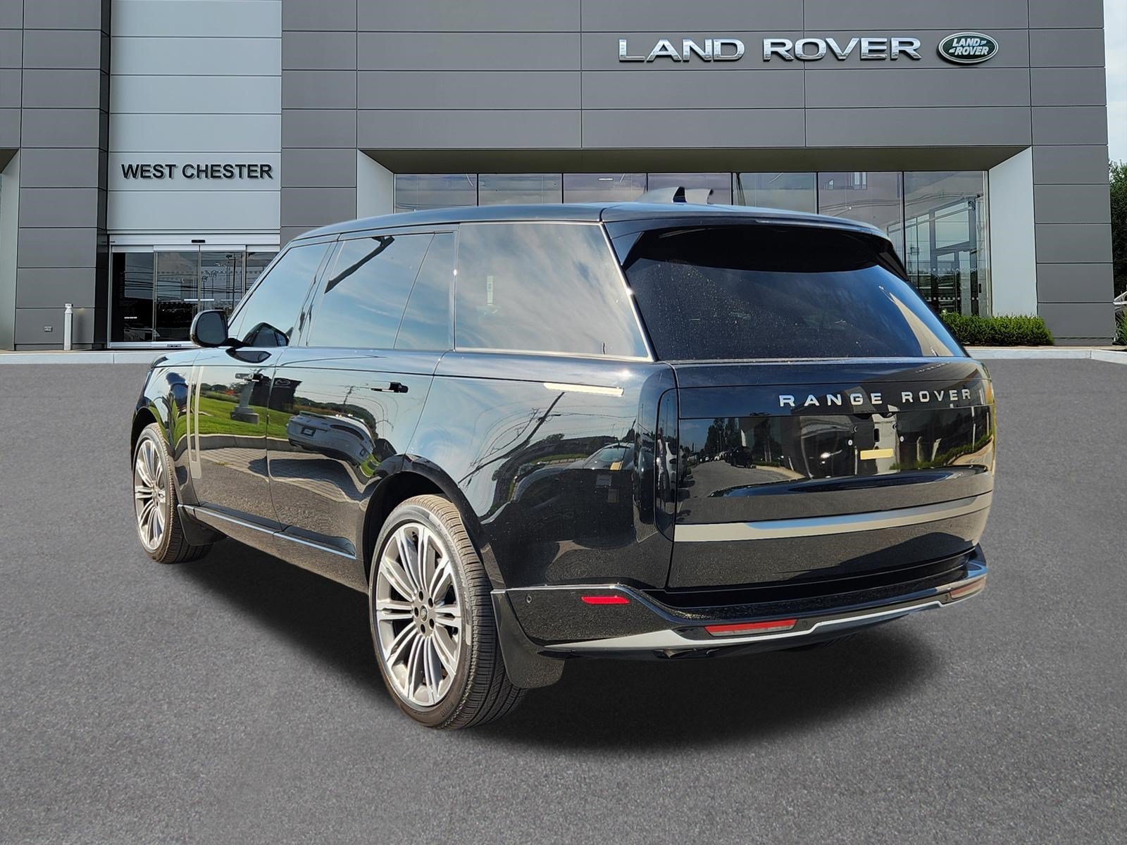 Certified 2025 Land Rover Range Rover Long Wheelbase SE AWD/4WD image 3