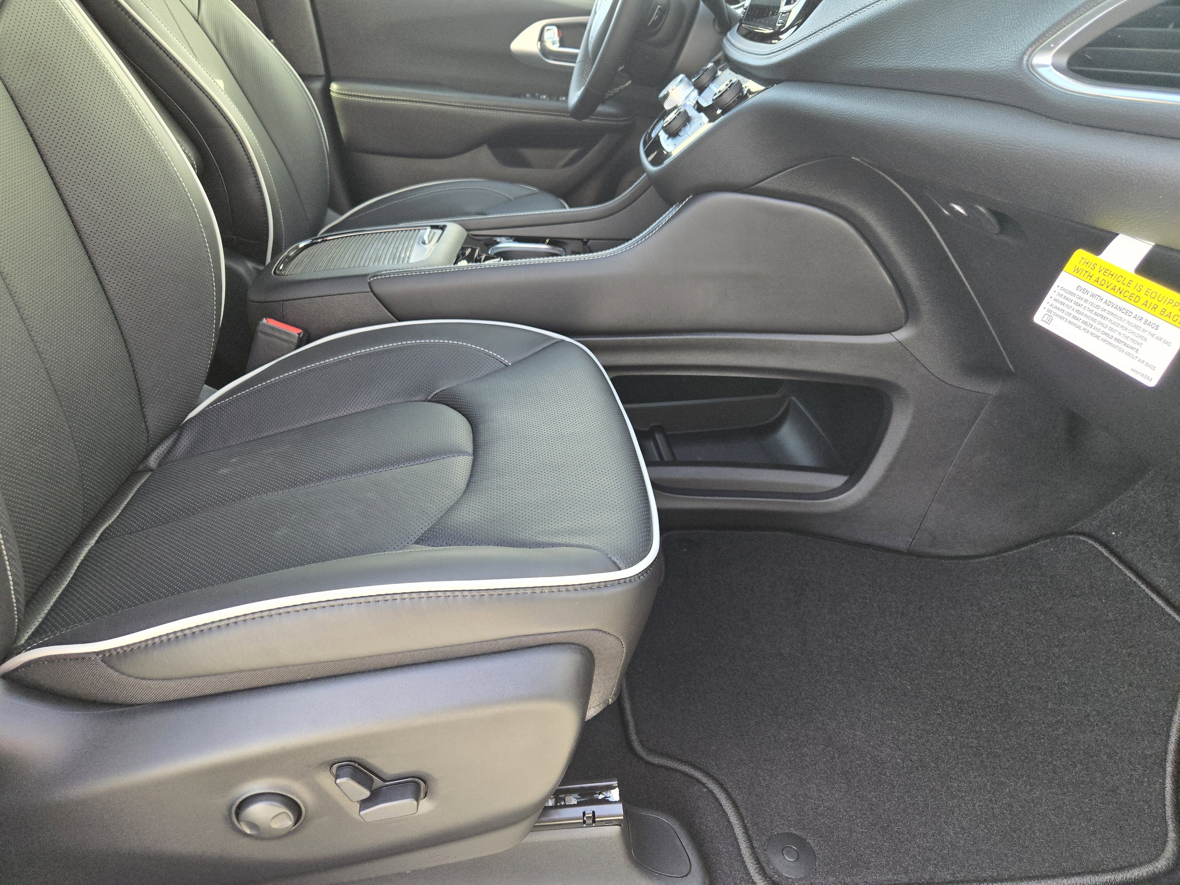 New 2026 Chrysler Pacifica Limited image 12