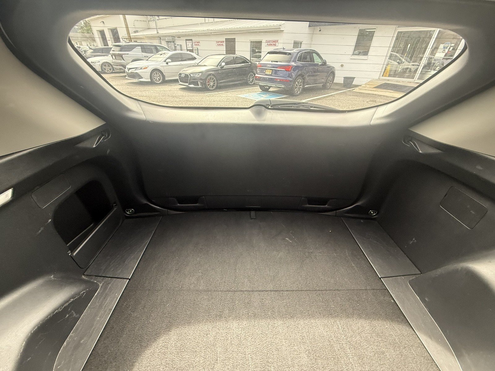 Used 2025 Toyota RAV4 LE AWD/4WD image 27