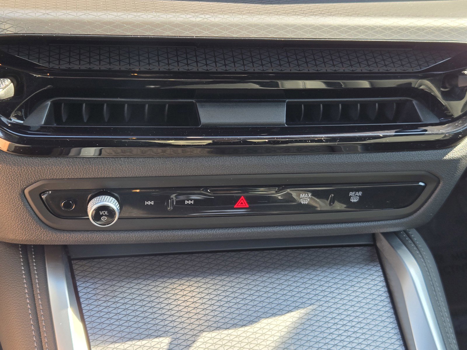 Used 2025 BMW 430i Coupe w/ M Sport Package image 18