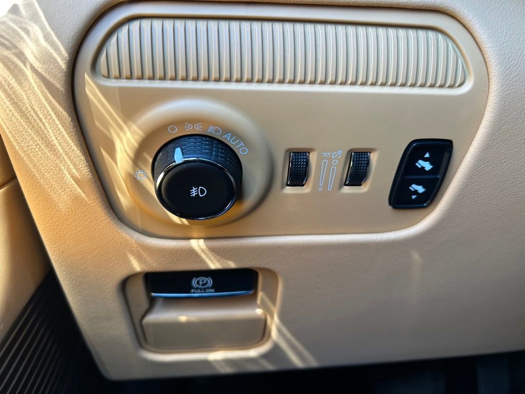 Used 2024 Jeep Grand Wagoneer Series III w/ Rear Seat Video Group 1 AWD/4WD image 61