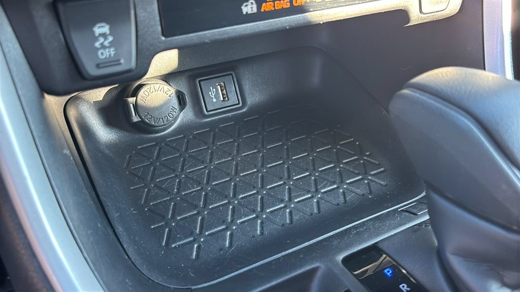 Used 2025 Toyota RAV4 LE AWD/4WD image 20