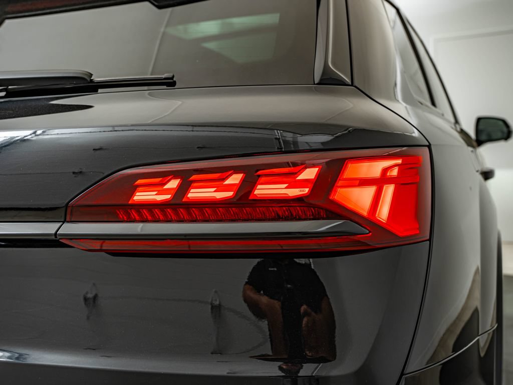 Used 2025 Audi SQ7 Prestige AWD/4WD image 16