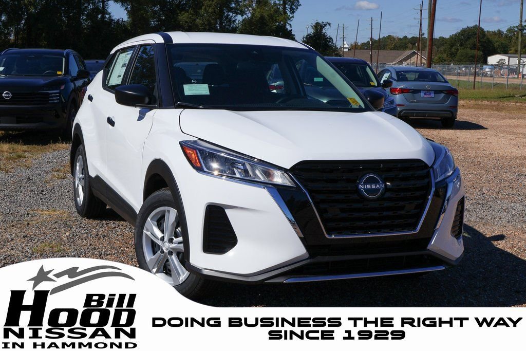 New 2025 Nissan Kicks Play S image 1