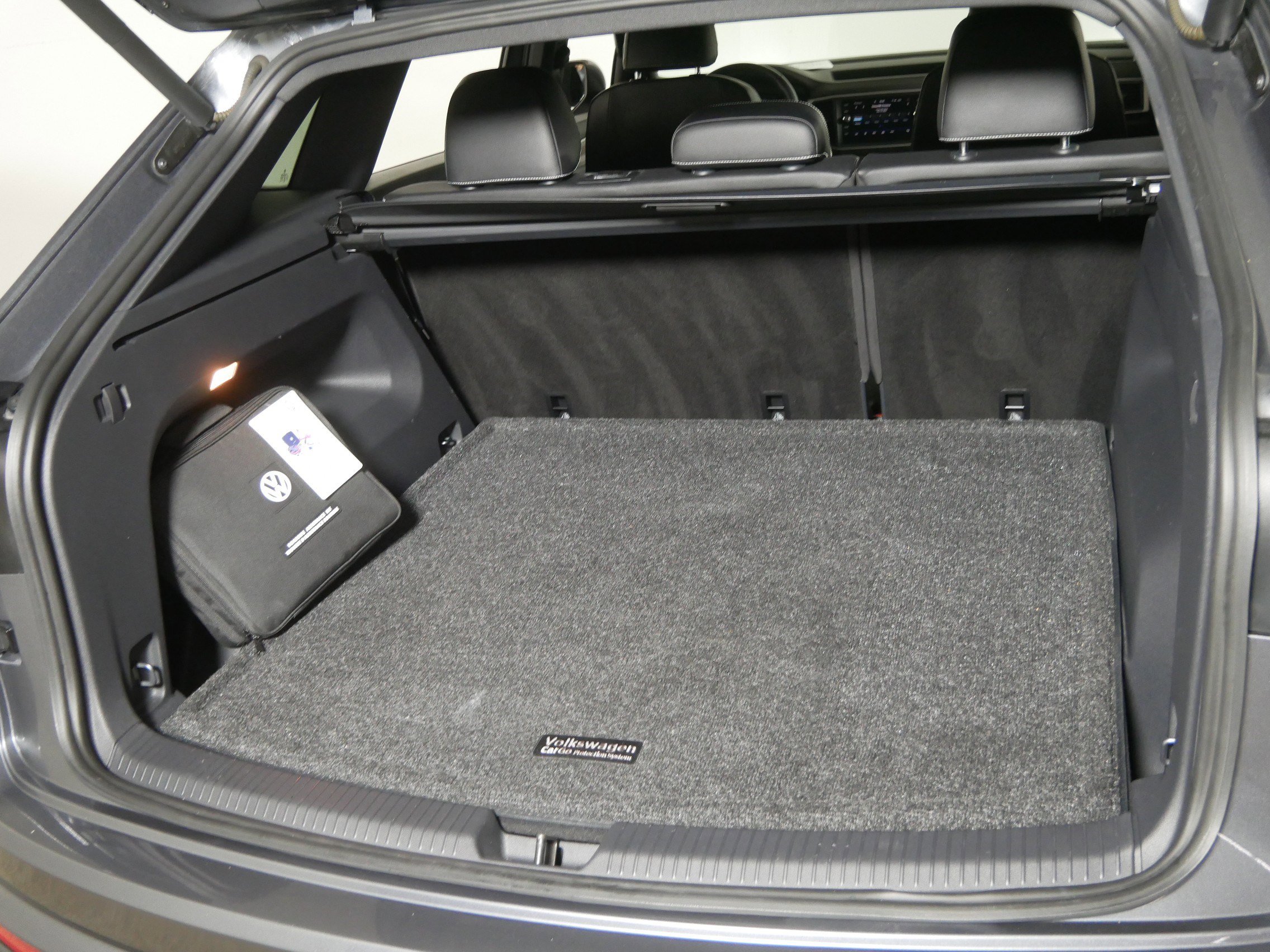 Certified 2020 Volkswagen Atlas Cross Sport SE image 18