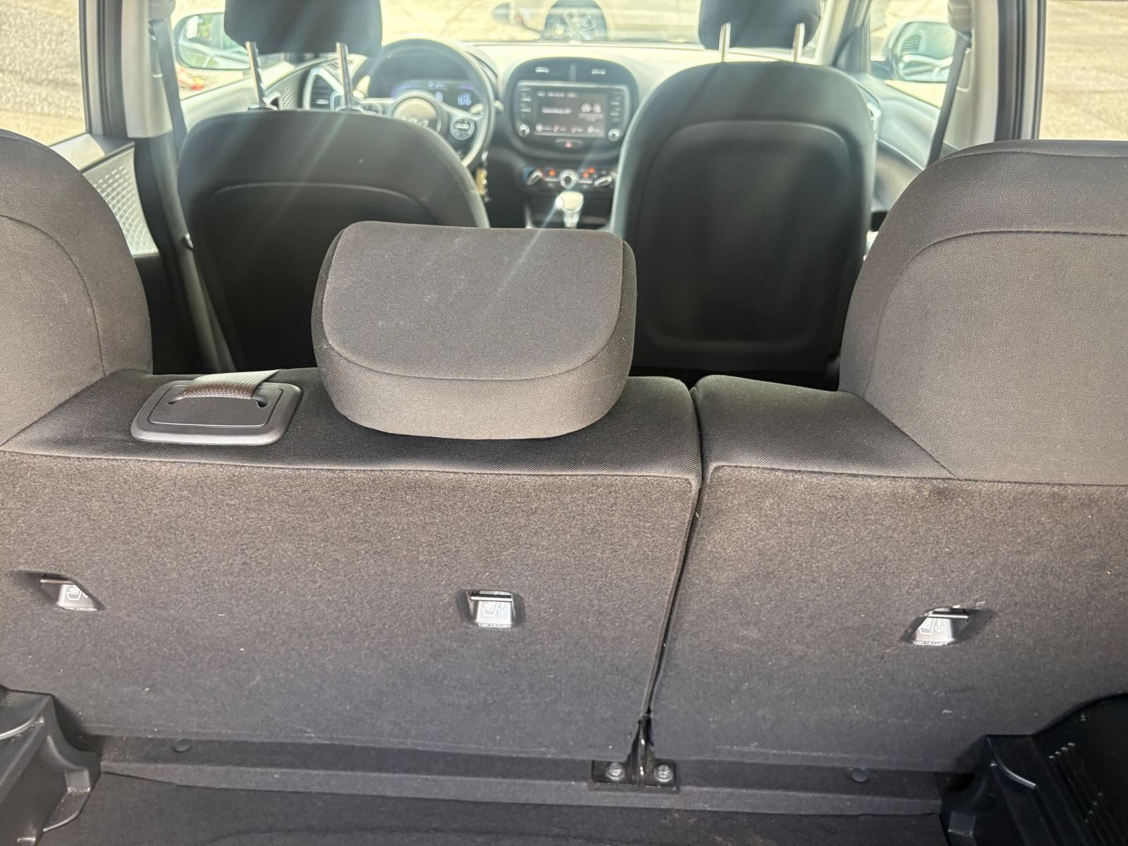 Used 2025 Kia Soul LX w/ LX Technology Package FWD image 25